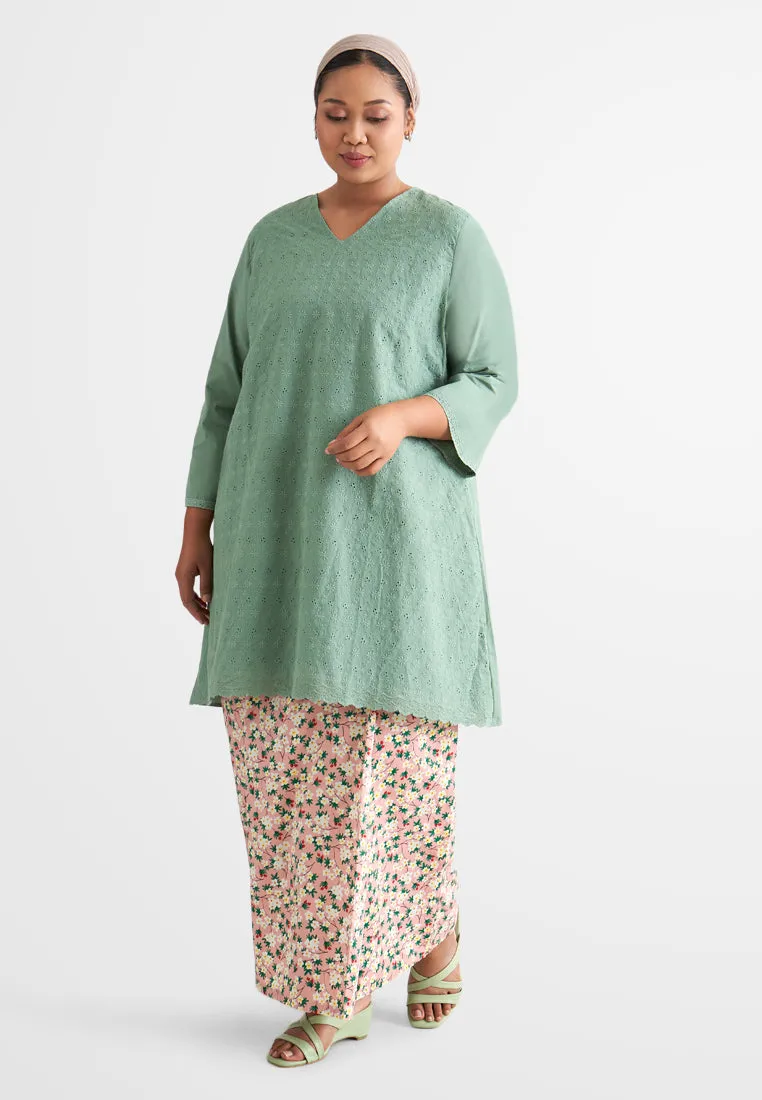 Eiliyah Raya Eyelet Collection Long Kurung Top - Green