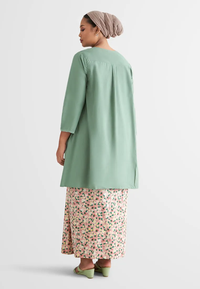 Eiliyah Raya Eyelet Collection Long Kurung Top - Green